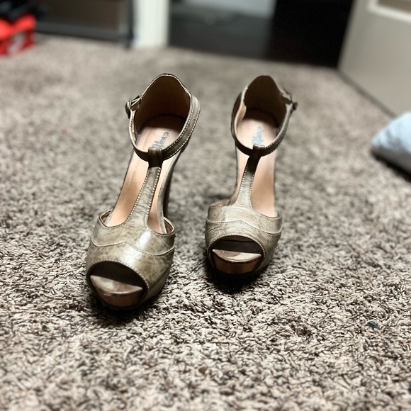 Size 7 platform pica-boo toe heels - Picture 5 of 6